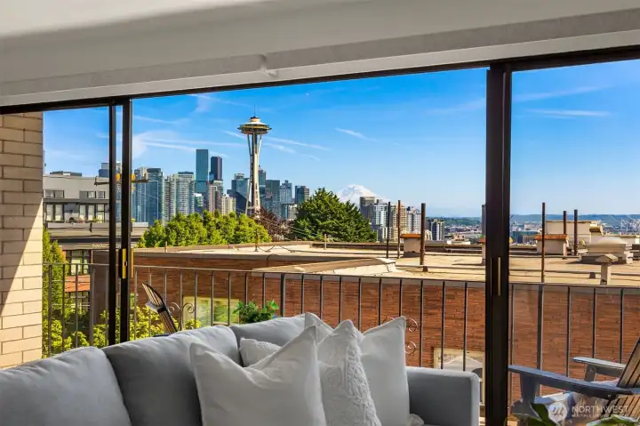 Double sliders open wide to perfectly frame the Space Needle and Mt Rainier.
