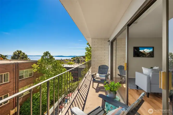 The deck runs the full length of the uTnit with views of the Puget Sound and downtown.