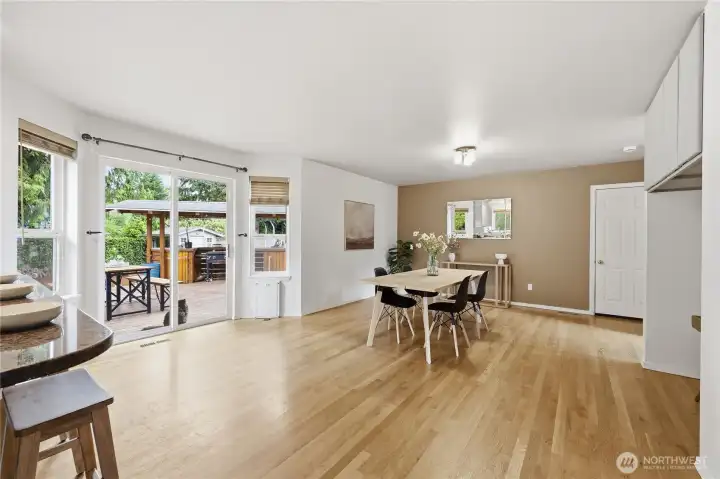 Kitchen & Dining area with Slider to Backyard. Kitchen & Dining area with Slider to Backyard.