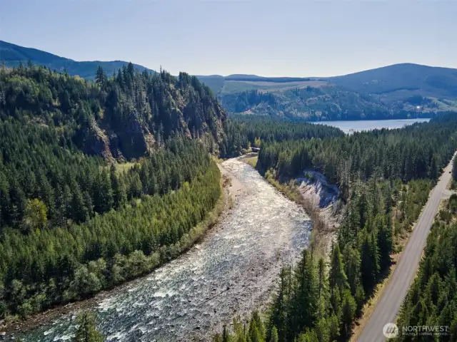 View of Eagle Cliff & the Lewis River!