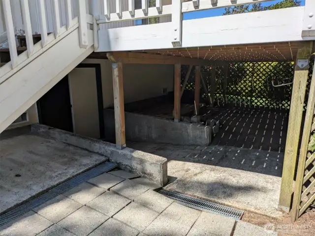 This shows the outside entrance to the workshop/storage area.