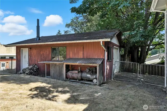 Detached 1 car garage