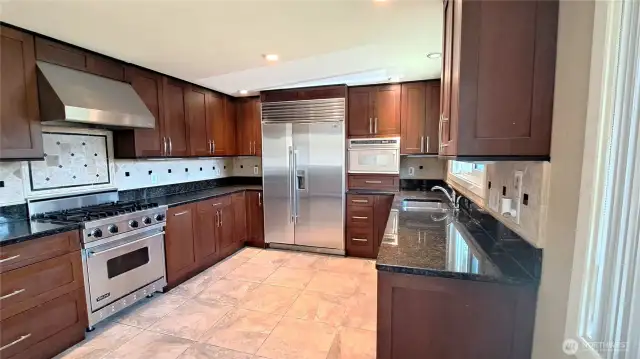 Gourmet kitchen
