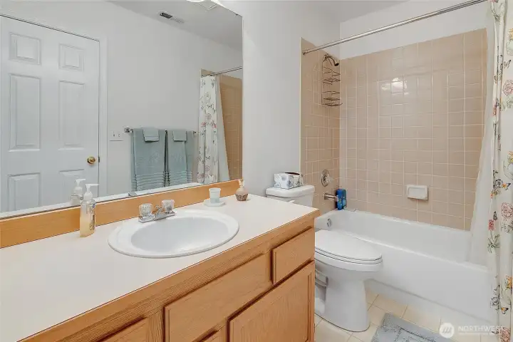 Upstairs full bath.