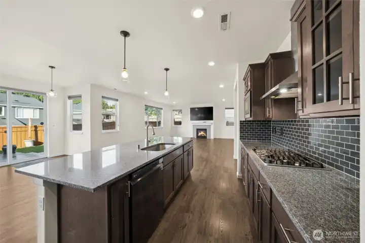 Gas cooktop, full height tile backsplash