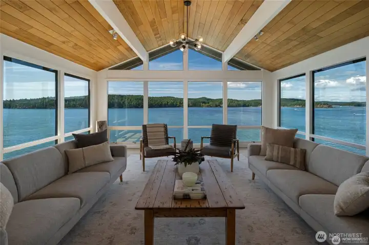 Centered on breathtaking west-facing views, this living space brings the outdoors in with walls of glass framing ferries, boats, and Orcas Island’s iconic island scenery.