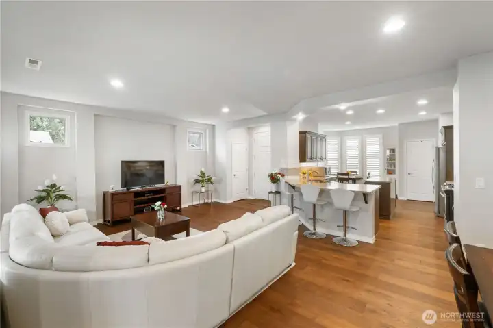 Brand new hardwood floors (no really, BRAND NEW - as in installed last month! Gorgeous quality. Impeccable installation.