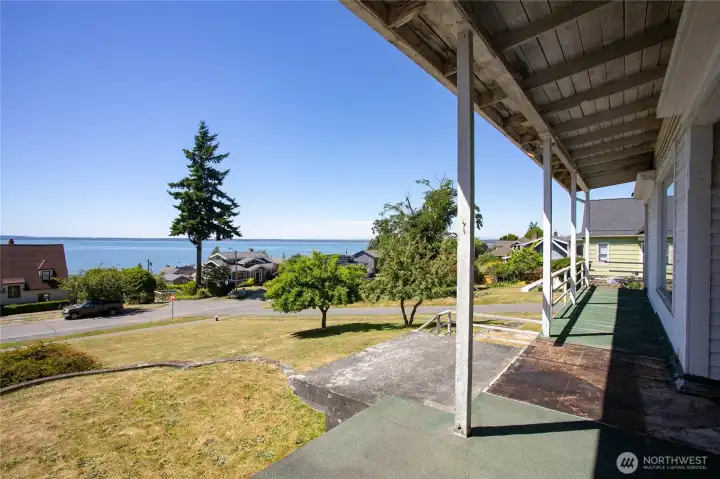 This home is ready for your vision and creativity!