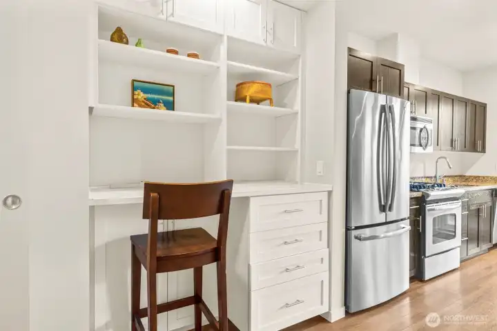 This well designed one-bedroom studio condo makes exceptional use of space, blending comfort, function and modern style. A built-in desk makes a perfect workstation.