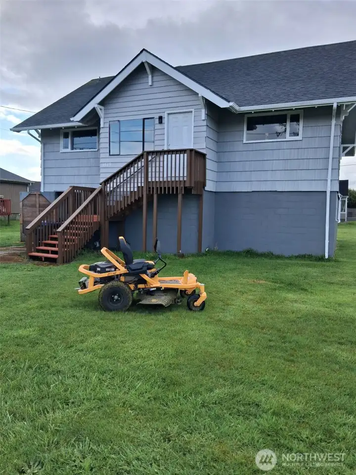 Lawn Mower Goes with the home