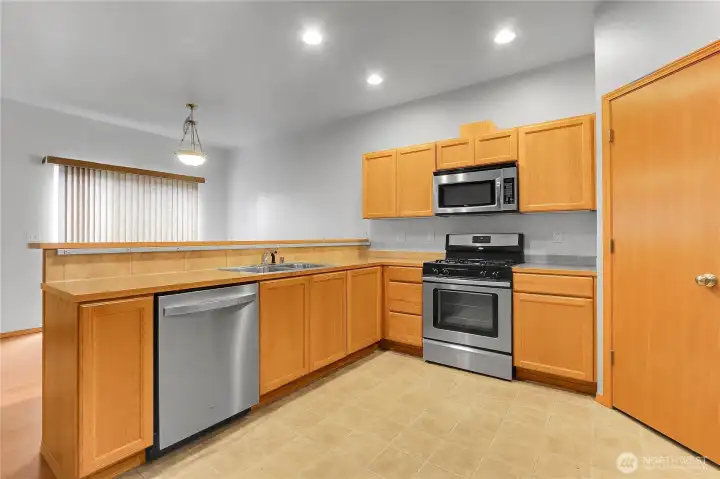 All appliances stay!