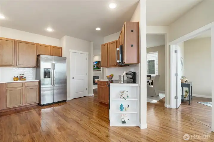 Large spacious kitchen with quartz countertops