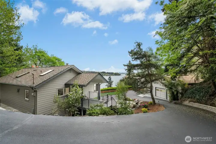 Enjoy the best the Northwest has to offer with ever-changing vistas, maritime performances & golden summer days from your own private view sanctuary!