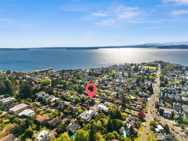 Watch the sun set behind the majestic Olympic Mountains as they frame the horizon above Alki Point—a view that never gets old. From there, it’s just a short stroll to the vibrant stretch of restaurants, cozy coffee shops, and local shops along Alki Beach. And of course, the setting itself is hard to beat: a wide sandy shoreline paired with miles of one of Seattle’s best paved biking trails, perfect for soaking in the scenery at your own pace.