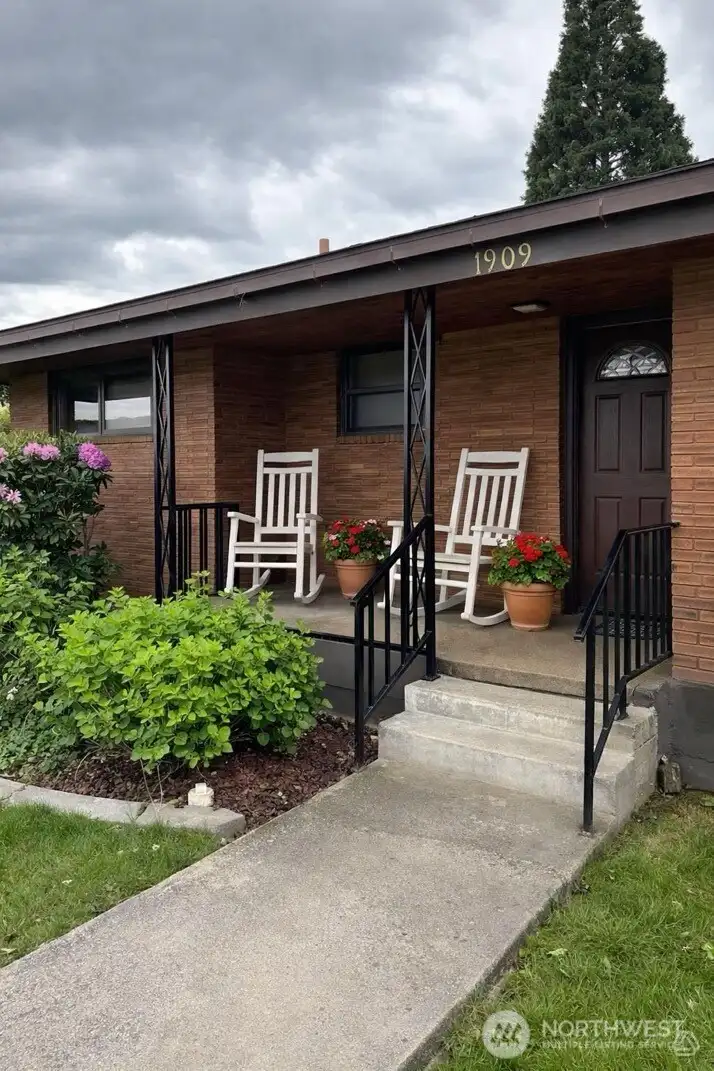 AI Staged Photo of Porch