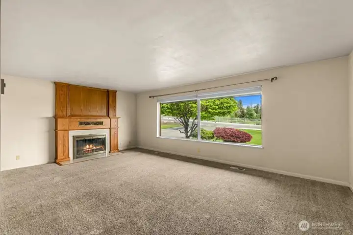 Livingroom with Fireplace