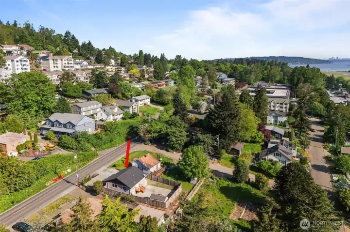 Aerial perspective highlighting the property’s spacious lot, convenient location and close proximity to parks, Boeing, The Landing and Lake Washington.