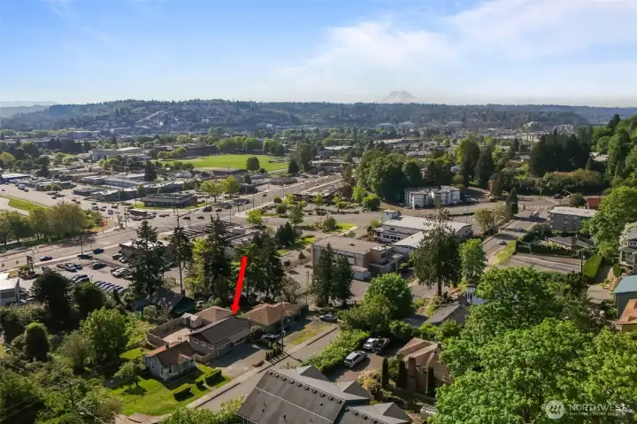 Prime Renton location with convenient access to shopping, dining, parks, major commuter routes and nearby employment centers.