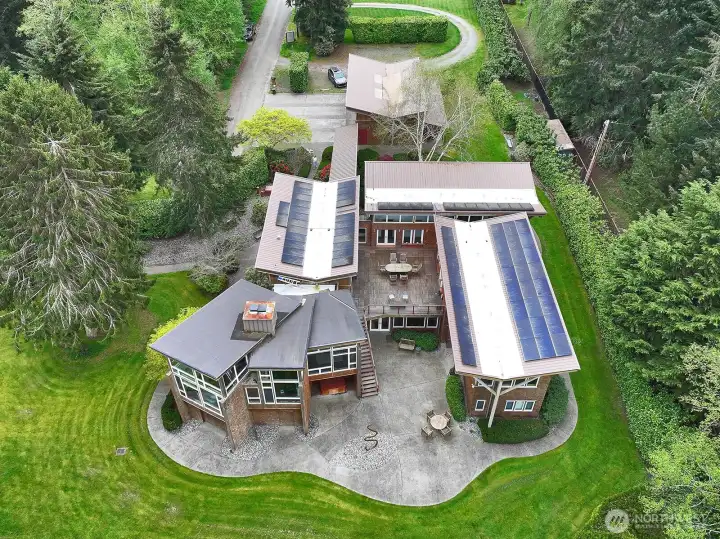 A truly flexible waterfront compound.