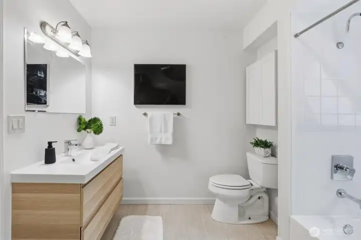 Primary bedrom full bath.