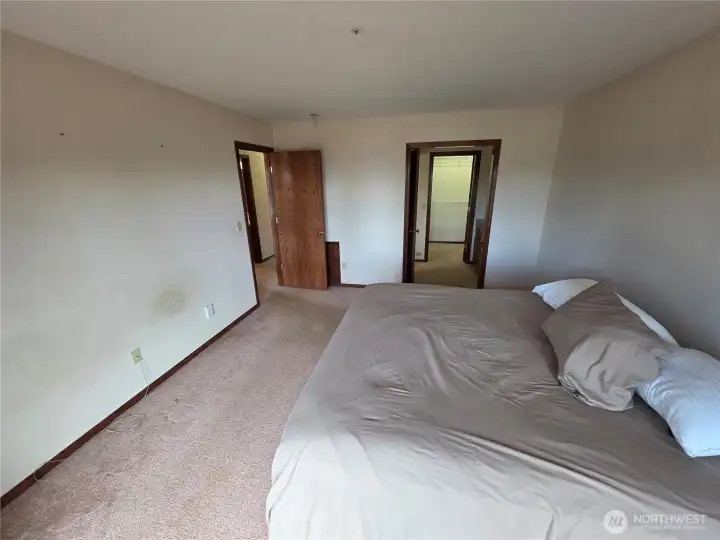 Primary bedroom with ensuite full bath and walk in closet Primary bedroom with ensuite full bath and walk in closet