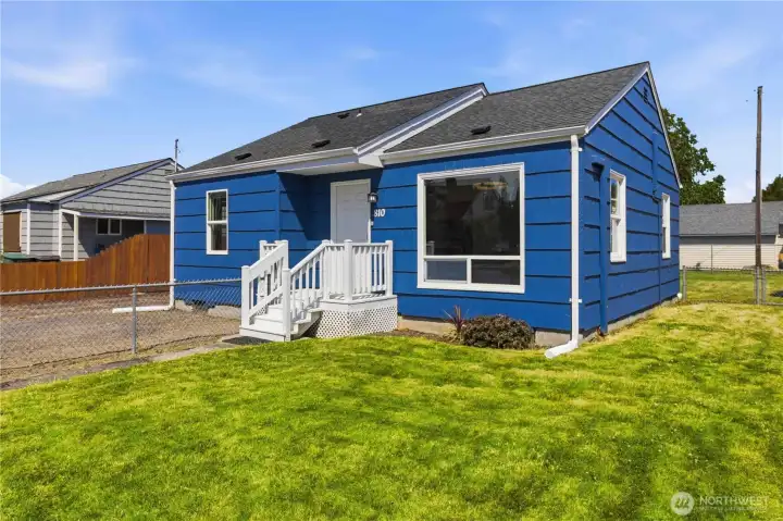 Welcome Home!  Fully Fenced front yard!