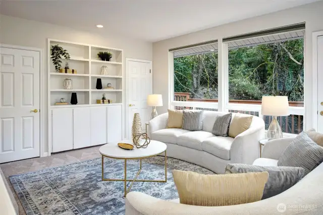 Livingroom and built in shelves