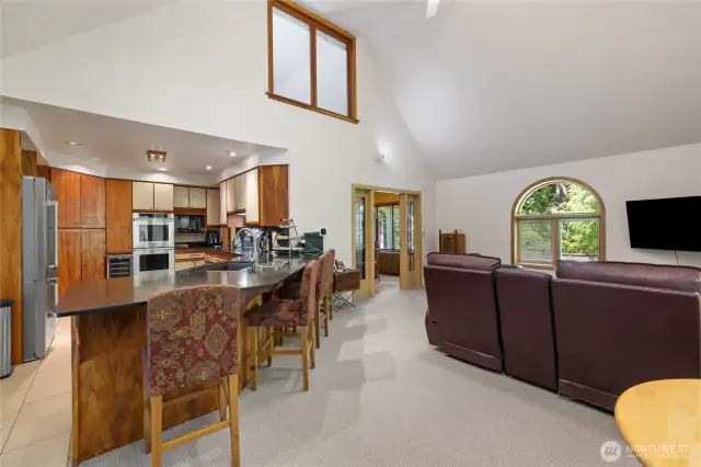 A flow fit for the best of entertainers! This kitchen offers a breakfast bar and extensive counter space with a superb granite choice.