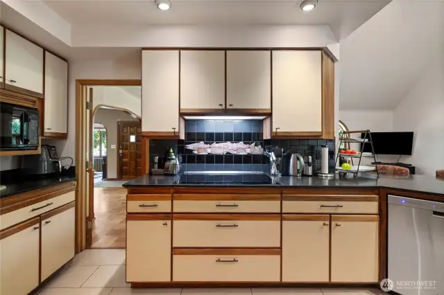 The artistic backsplash offers a touch of PNW flare showcasing pink salmon.