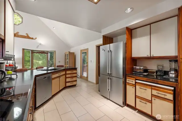 Stainless steel appliances and wine chiller all stay! Don't miss the mobile island that is conveniently tucked away into the cabinetry!