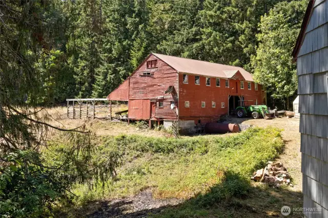 This property features a historic barn that was once used to supply lumber to Tacoma's Albers Brothers Mill.