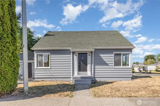 Charming 3-bed, 1-bath home in desirable Central Tacoma.