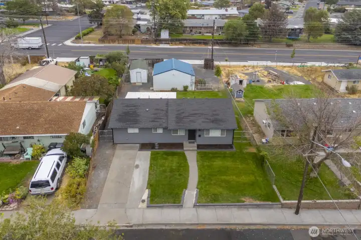 3 Bed 1 Bath House with a Shop!