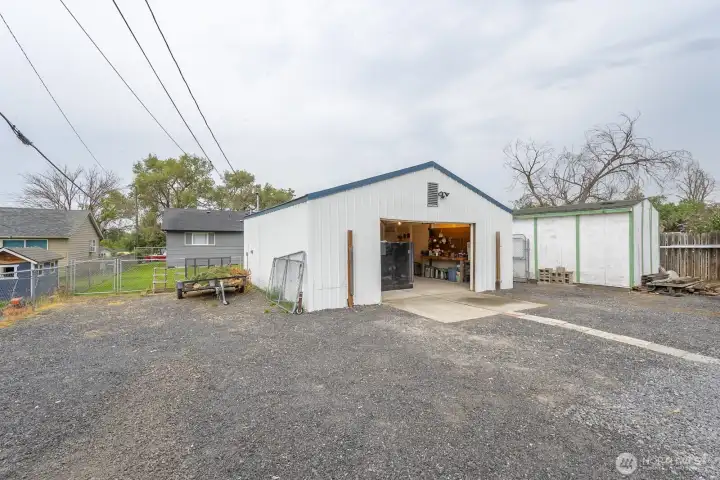 Storage shed and 24x24 shop. Room for boat and RV