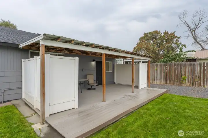 Covered back patio for BBQ or entertaining