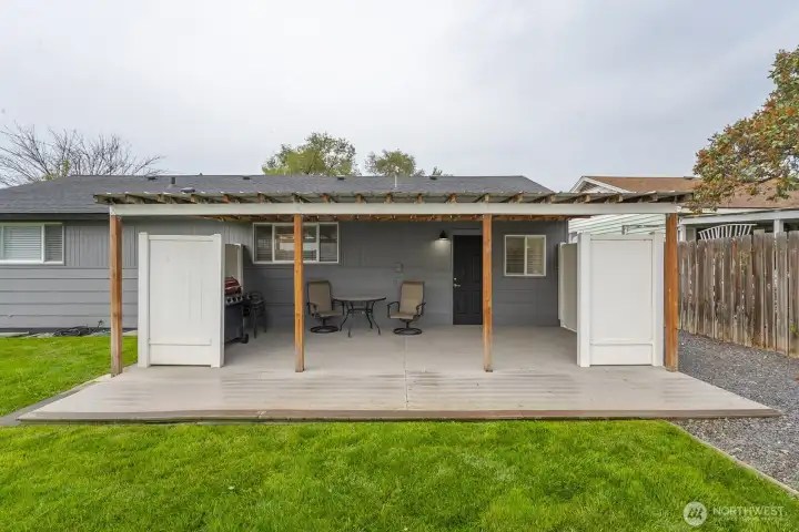 Covered back patio for BBQ or entertaining