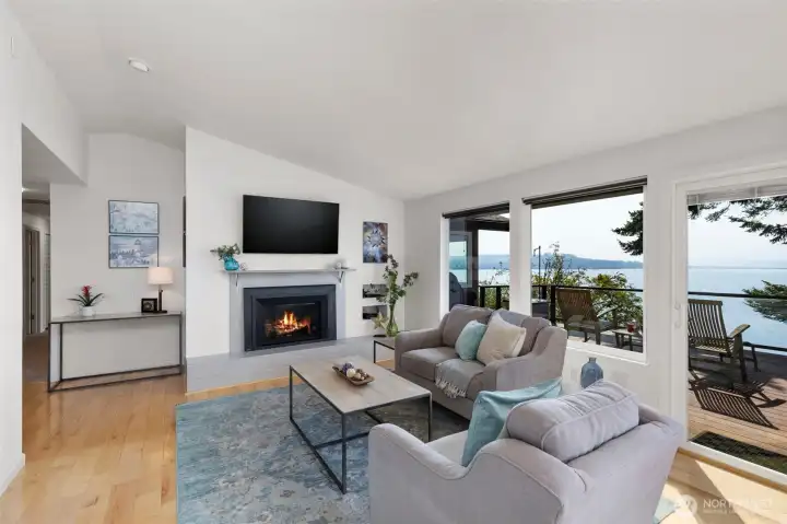 Main level living with sweeping VIEWS and a huge deck!