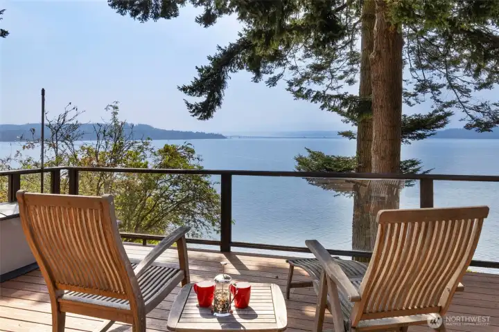 Captivating VIEWS of the Hood Canal and the Olympics!