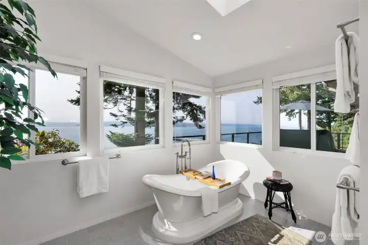 Primary spa-like en-suite!