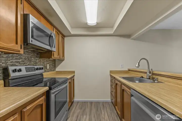 Stainless Steel appliances & a Touchless Faucet.