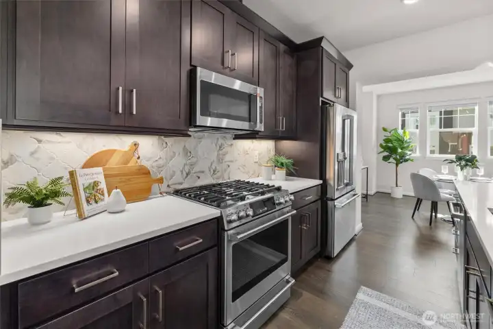 Open layout connecting the kitchen and dining area