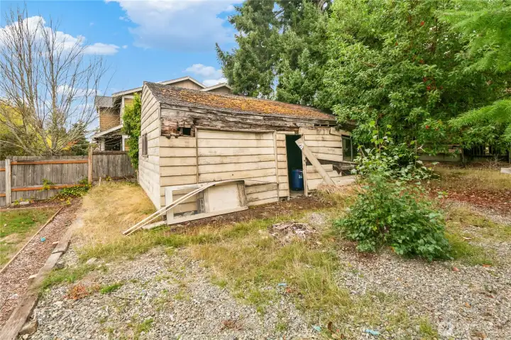 Detached Garage. 600 sq. feet.
