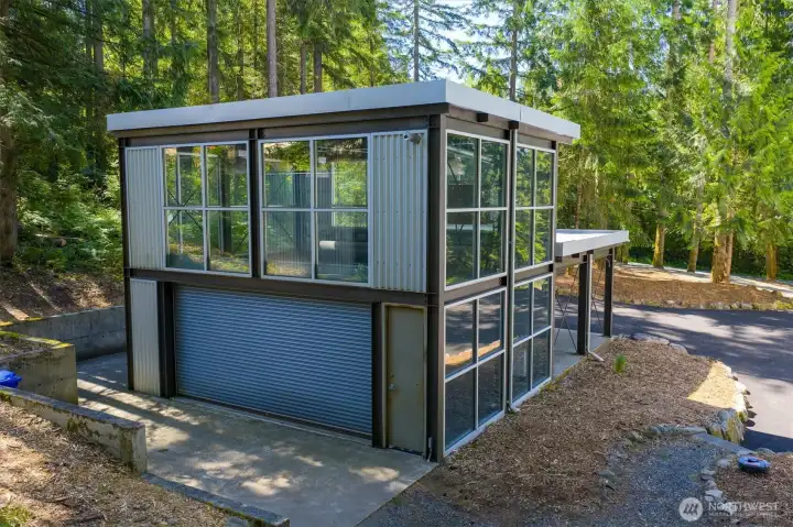 Garage opens on both sides