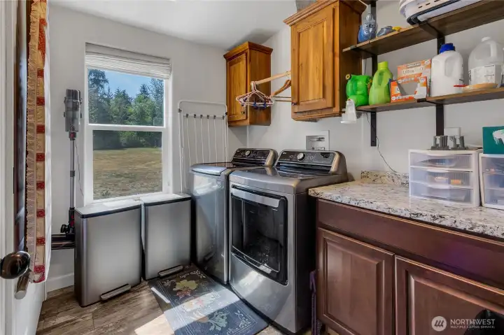 Large laundry room, washer and dryer stay Large laundry room, washer and dryer stay