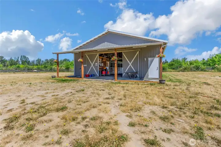 1728 sq ft barn with 6 stalls and a tack room 1728 sq ft barn with 6 stalls and a tack room