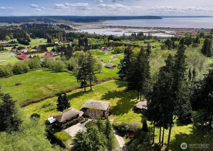 1864 Scenic Dr awaits new owners!