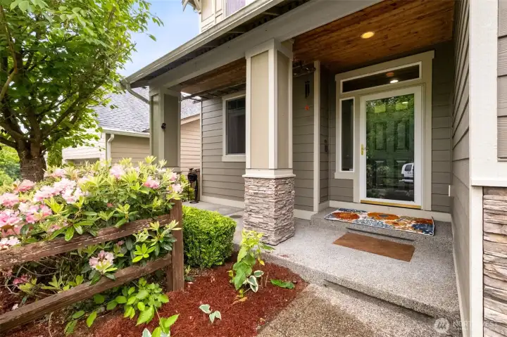 Perfect sized welcoming front porch! Shelters all your guests from the rain and sun year round! Perfect sized welcoming front porch! Shelters all your guests from the rain and sun year round!