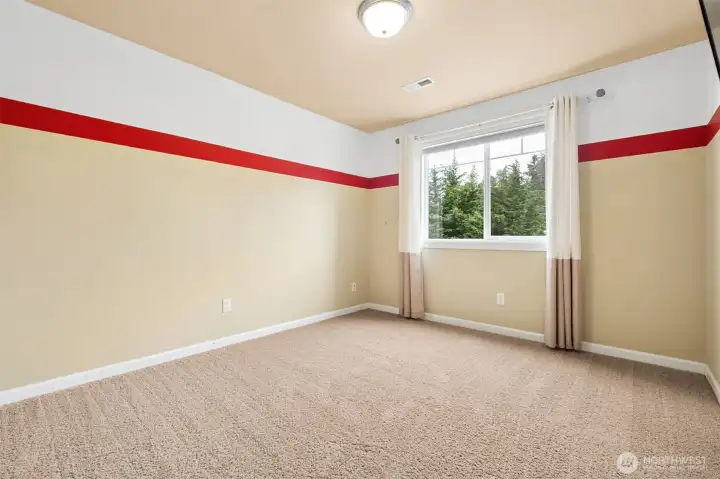 Another of the 5 bedrooms on this level. Another of the 5 bedrooms on this level.
