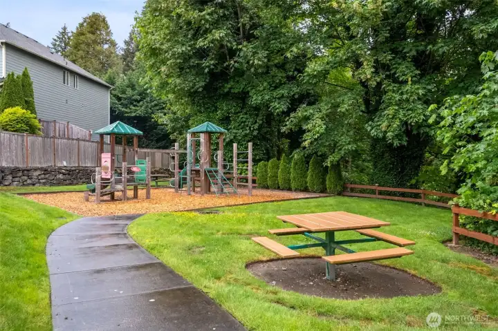 Nice play areas in the neighborhood park. Nice play areas in the neighborhood park.