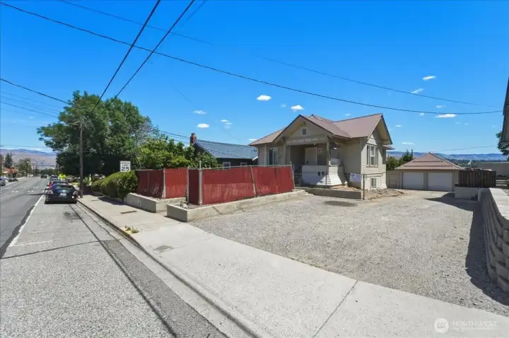 Spacious driveway providing ample off-street parking for residents and guests Spacious driveway providing ample off-street parking for residents and guests